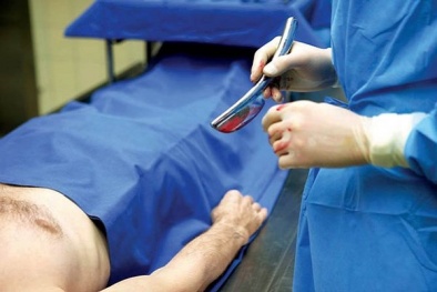 'Tiếng ngáy' bí ẩn thức tỉnh người chết sống lại ngay trên bàn mổ tử thi