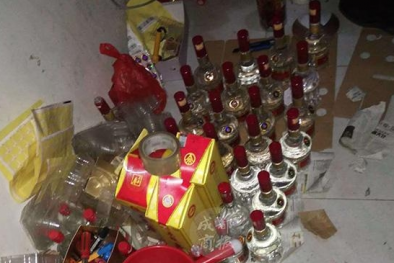 Kinh hoàng thủ đoạn ‘chế rượu giả’ cực kỳ tinh vi ngay sát nhà vệ sinh