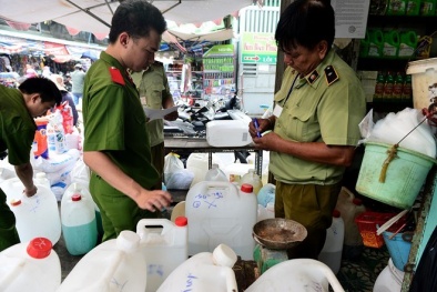 Hà Nội: Tăng cường lấy mẫu, xử lý nghiêm cơ sở kinh doanh rượu không rõ nguồn gốc