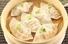Tết Việt có bánh chưng, dưa hành còn Tết Trung có gì?
