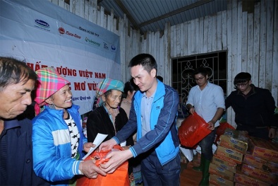 Những người mang Tết sớm đến Cu Vai