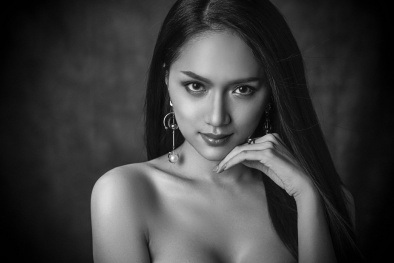Hương Giang 'nổi bần bật' ở vị trí trung tâm trong clip quảng bá của Hoa hậu Chuyển giới