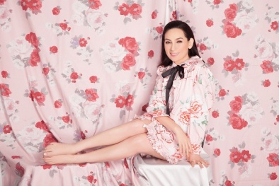 Phi Nhung khoe nhan sắc gợi cảm ở tuổi U 50