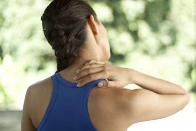 Ngủ gục trên bàn giờ nghỉ trưa – thói quen gây ra hàng loạt tác hại không ngờ