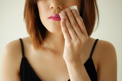 Khăn giấy tẩy trang cũng có thể gây kích ứng da, lão hóa sớm
