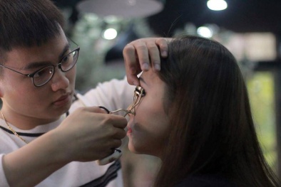 Trang điểm lông mi dài và cong sẽ là điểm nhấn năm 2018?
