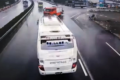 Xe khách va chạm xe cứu hỏa: Tài xế xe khách nói gì?