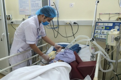Tự đắp lá chữa mụn người đàn ông bị co giật, mất nhận thức