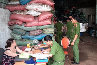 Đắk Nông: Cận cảnh tang vật tại cơ sở nhuộm đen phế phẩm cà phê