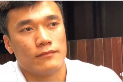 Bùi Tiến Dũng bất ngờ bật khóc vì bị ‘ném đá’ vụ diễn thời trang