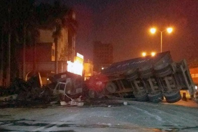 Hải Phòng: 2 xe container tông nhau bốc cháy ngùn ngụn, 2 người thiệt mạng