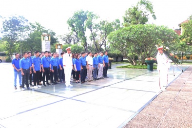 Thanh niên Tổng cục Tiêu chuẩn Đo lường Chất lượng viếng Chủ tịch Hồ Chí Minh