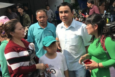 MC Quyền Linh đi dép tổ ong xuất hiện lặng lẽ lo hậu sự trong đám tang các hiệp sĩ