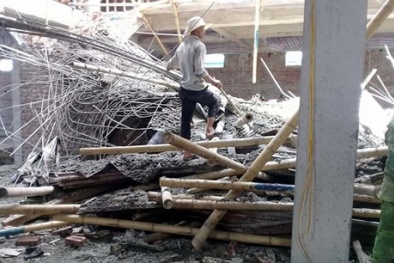 Sập giàn giáo ở Nam Định: Nhiều người mắc kẹt, la hét thảm thiết