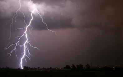 Cảnh báo sét đánh nguy hiểm trong mùa hè