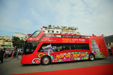 Hà Nội: Chi 650 nghìn đồng mua vé xe bus 2 tầng sặc sỡ, bạn được hưởng những gì?