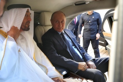 Khám phá siêu xe limousine Tổng thống Putin mời Thái tử Abu Dhabi ngồi thử