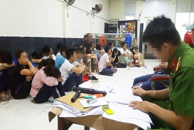 Bắt quả tang 25 đối tượng xóc đĩa ăn tiền, thu giữ hơn 200 triệu đồng 