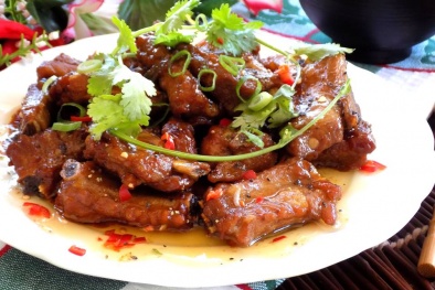 Cách làm món sườn rim nước cốt dừa, chưa ăn đã thấy ngon