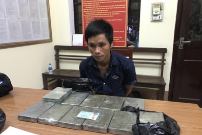 Bắt giữ 2 đối tượng vận chuyển 24 bánh heroin bằng xe khách