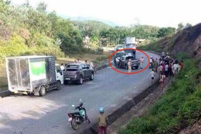Nổ súng bắn thủng lốp xe, bắt 2 đối tượng cùng 19 bánh heroin và 4kg ma túy đá