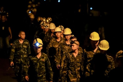 Giải cứu đội bóng ở Thái Lan: Những đám mây đen gây áp lực và chỗ trú ẩn không còn an toàn