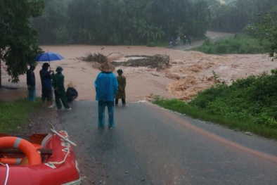 Quảng Ninh: Nước sông dâng cao, Ba Chẽ chìm trong biển nước