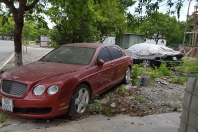 Xót xa nhìn siêu xe tiền tỷ Bentley bị ‘bỏ rơi’ ở vỉa hè Hải Phòng
