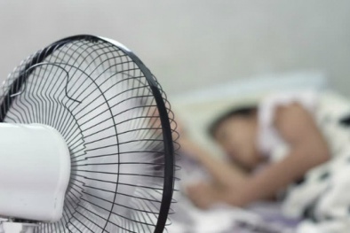 Cảnh báo những nguy hiểm không ngờ nếu dùng quạt điện sai cách 