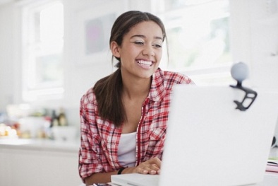 Tin tặc có thể theo dõi người dùng máy tính qua micrô của webcam