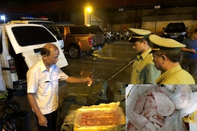 Từ nguồn tin báo phát hiện lô hàng hơn 1.000kg nầm lợn thối nhập lậu qua biên giới