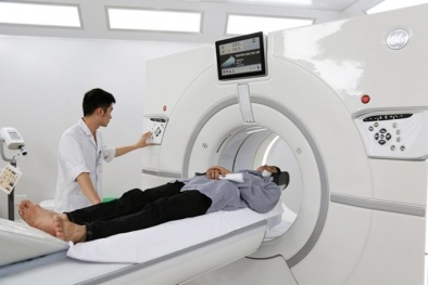 Không sử dụng người dưới 18 tuổi để vận hành các thiết bị bức xạ