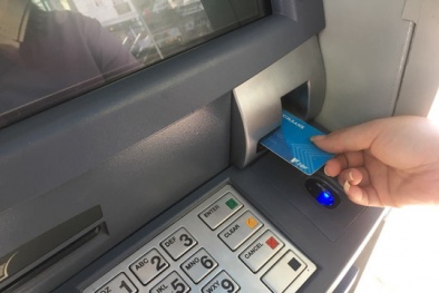 Hơn 25 triệu thẻ ATM phải chuyển sang thẻ chip vào cuối năm nay