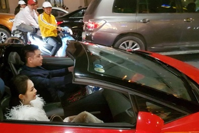 'Soi' Lamborghini Aventador LP700-4 Roadster Tuấn Hưng lái 'đi bão' mừng đội tuyển Việt Nam