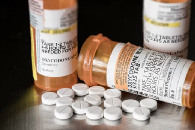 Sử dụng opioid trong khi mang thai có thể khiến trẻ sinh ra có ruột nằm ngoài cơ thể