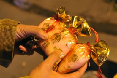 Đầu năm mua muối