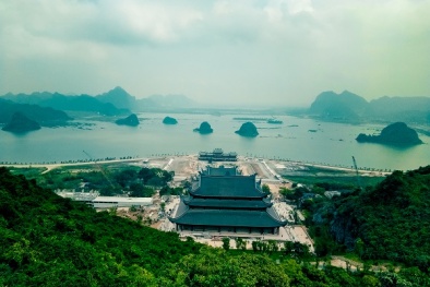 Chùa Tam Chúc: Đất đá ngổn ngang không kìm được chân du khách!
