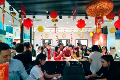 Hậu ngày Vía Thần Tài: Giá vàng đồng loạt giảm, người mua lỗ nặng