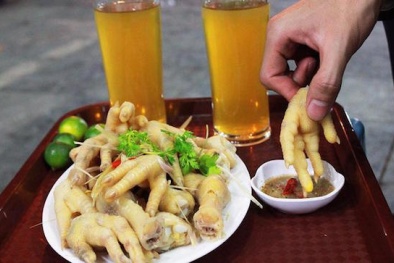 Món 'khoái khẩu' chân gà ngâm xả, ớt- chuyên gia cảnh báo ai không nên ăn