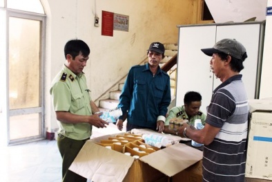 Thu giữ lượng lớn kem đánh răng, sữa tắm trẻ em không rõ nguồn gốc 
