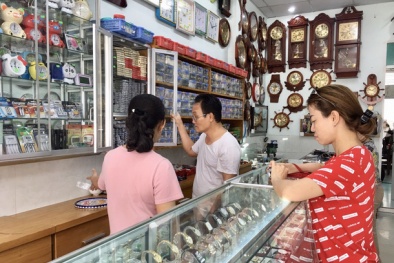 Buôn đồng hồ nhái có lãi 10-15 lần, người trong nghề cũng không thể phân biệt 'vàng với thau'