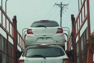 Honda Brio bất ngờ xuất hiện giữa phố Hà Nội: Ô tô 300 triệu sắp ‘bung hàng’