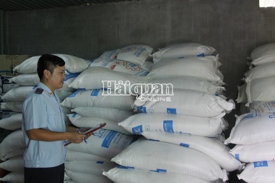 Chặn đứng lô hàng hóa nhập lậu đang lén lút tuồn vào Việt Nam