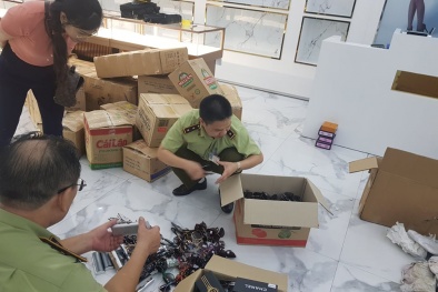Phát hiện lượng lớn hàng hóa có dấu hiệu giả mạo tại 2 trung tâm mua sắm
