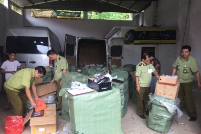 Chặn đứng gần 400 đôi giày có dấu hiệu giả mạo nhãn hiệu đang tuồn vào Việt Nam