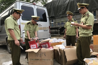 Nhập lậu bánh dẻo, bánh ngọt từ Trung Quốc về Việt Nam bán dịp Trung thu