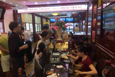 Giá vàng hôm nay 20/8: Vàng giảm mạnh, USD tăng nhanh