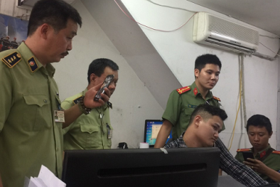 Lật tẩy thủ đoạn thu gom điện thoại Samsung nhái 'hô biến' thành hàng 'xịn' bán kiếm lời