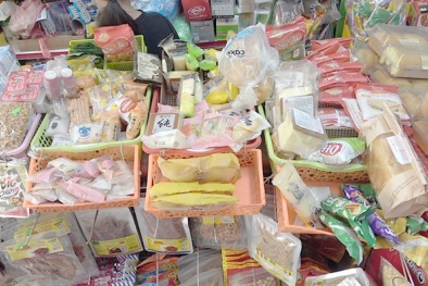 Hà Nội: Phát hiện lô hàng bánh kẹo và đồ chơi Trung Quốc nhập lậu