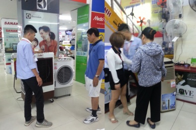 Thị trường điện máy: Dù không phải mùa hè, quạt điều hòa vẫn ‘đắt như tôm tươi’